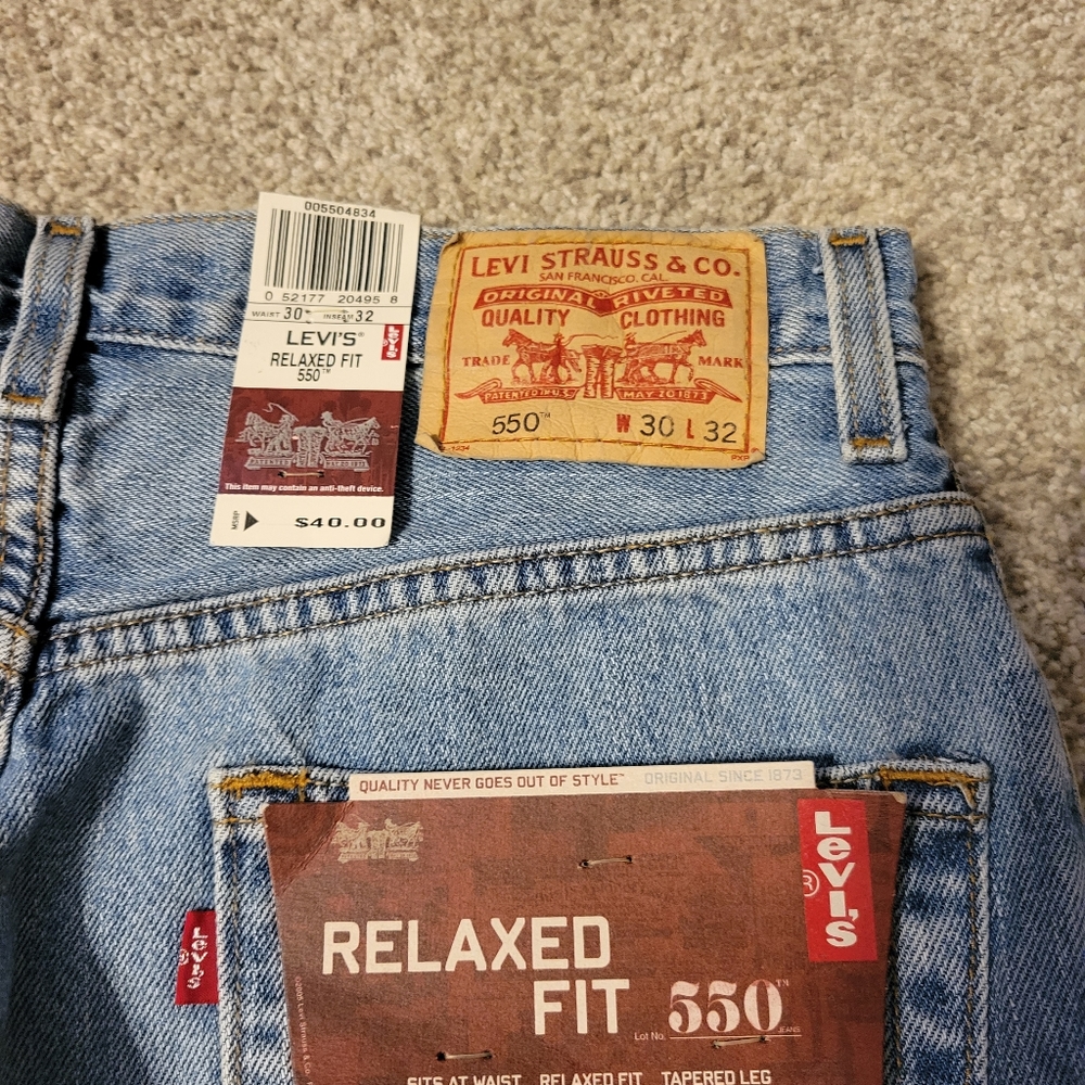 Levi's 550 relaxed fit jeans 30x32 NWT